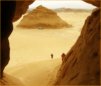 Bir Safra (natural well) - Sand Dune El Hadudeh - Jebal El Makharoom (the mountain with the hole) – White Canyon – Oasis Ain Khudra